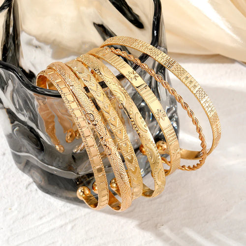 7 Pcs/Set Gold Color Bracelets for Women Heart Prints Metal Design Open Bangle Fashion Jewelry