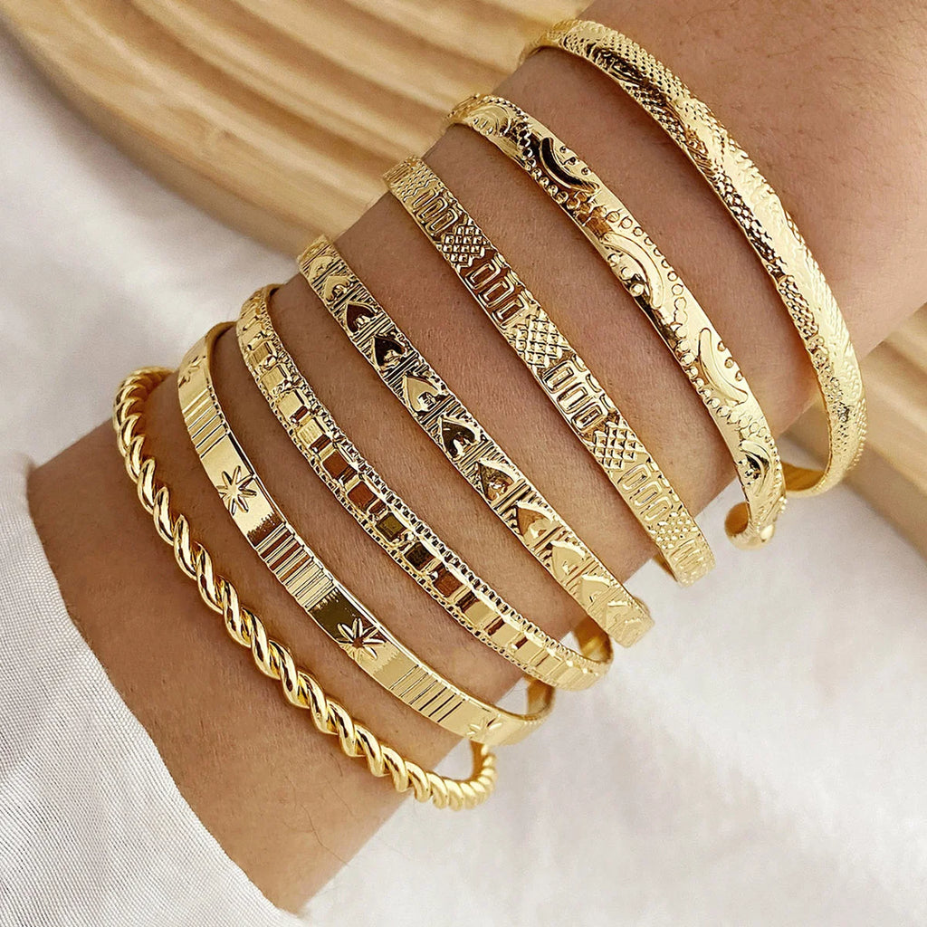 7 Pcs/Set Gold Color Bracelets for Women Heart Prints Metal Design Open Bangle Fashion Jewelry